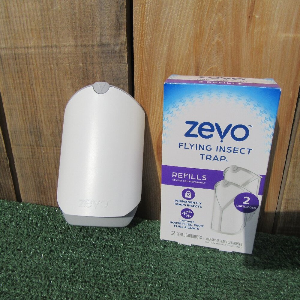 Vevo Plug In Flying Insect Trap & 2 Refill Cartridges M364A